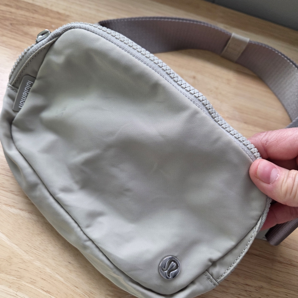 Lululemon Everywhere Belt Bag Silver Drop - Picture 12 of 13